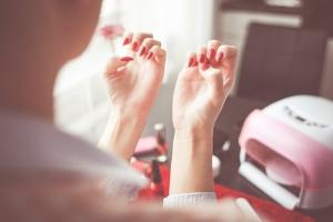 여름철 '젤 네일' 인기…올바른 제거법·사후 관리법은? - 뉴스 썸네일 이미지