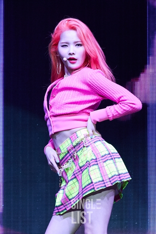 [포토] 컴백 위키미키 '꼭 음악방송 1위 하고 싶어요~'