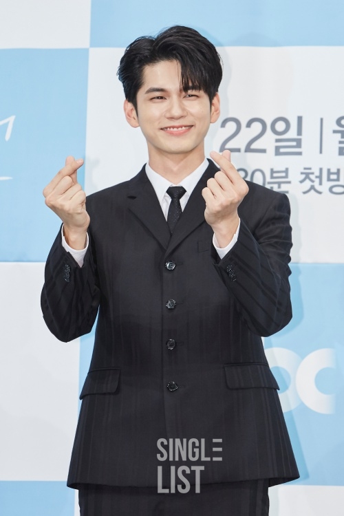 옹성우, 워너원→배우로 성공적 홀로서기! '청춘의 아이콘' 등극