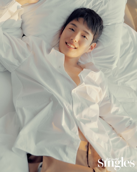 하준, 현실 남친 화보 공개 ‘메릴 스트립 같은 배우 되고파’ < 연예... 싱글리스트 하준, 현실 남친 화보 공개 ‘메릴 스트립 같은 배우 되고파’
