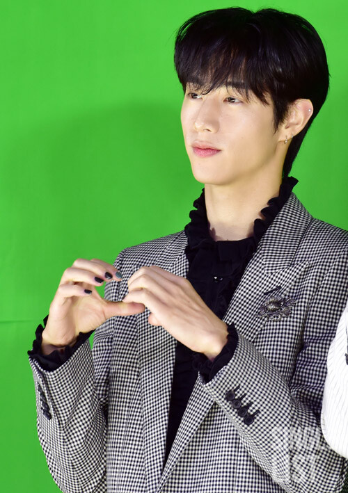 [포토] 갓세븐(GOT7) 마크 네일을 사랑하는 패셔니스타 < 포토 < 갤러리 < 기사본문 - 싱글리스트 [포토] 갓세븐(GOT7) 마크 네일을 사랑하는... 