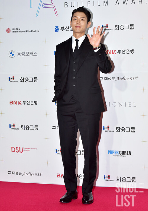 [포토] 하준 '완벽한 슈트핏