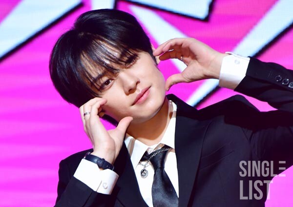 [포토] 스트레이키즈 리노 '훈남의 하트'