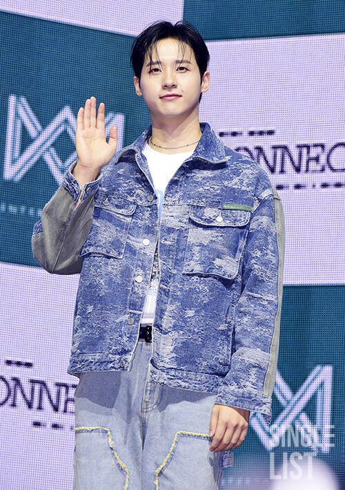 [포토] B1A4 신우 '겨울에도 청량한 스타일'
