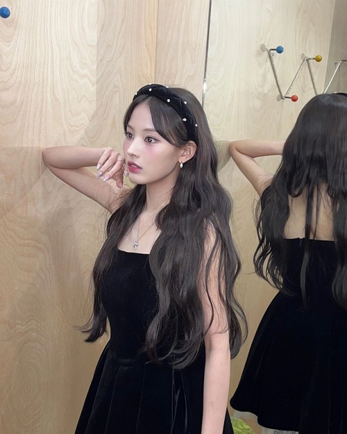 엔믹스 출신 지니, 솔로 데뷔 100일...여신 비주얼 자랑