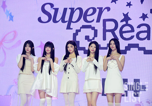 미니 1집 ‘SUPER REAL ME’ 데뷔 쇼케이스에 참석한 아일릿(ILLIT) ©최은희 기자 oso0@slist.kr