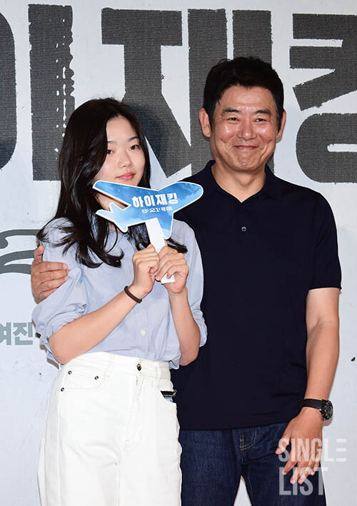 [포토] 아빠 어디가? 성동일 딸 성빈, 폭풍성장한 모습으로 아빠와 영화관 데이트