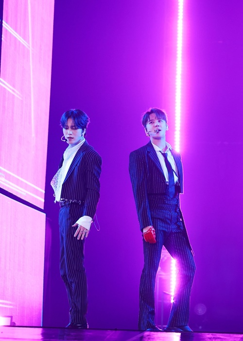 김재중·김준수, 20주년 콘서트...동방신기 히트곡 메들리부터 솔로무대