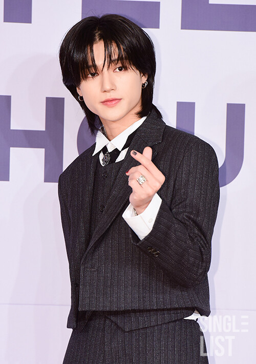 [포토] 에이티즈 우영 '남성적 우아美'