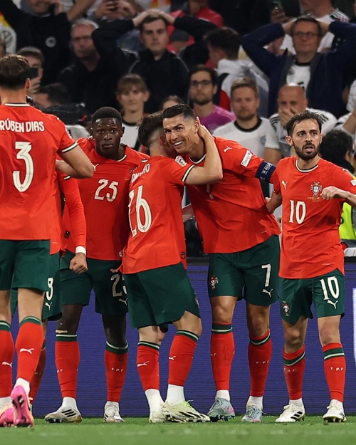 '호날두 결승골' 포르투갈, 독일에 2-1 역전승...네이션스리그 결승행 < 축구 < 스포츠 < 기사본문 - 싱글리스트 '호날두 결승골' 포르투갈, 독일에... 