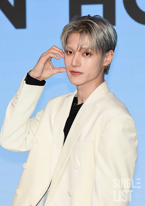 [포토] 에이티즈 우영 '훈훈한 하트'