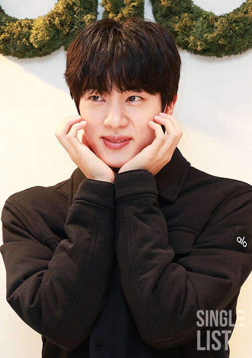 [포토] BTS 진 '로맨틱한 여름남신'