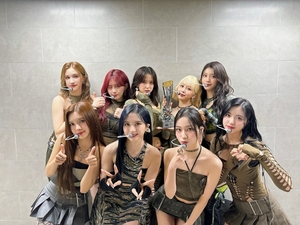 <b>케플러</b>, '한터뮤직어워즈' 파퓰러 글로벌 그룹상 "日 활동 기대 부탁"