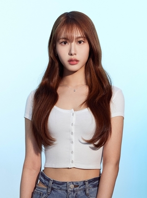 신인 6인조 걸그룹 비웨이브 2004년생 동갑내기 <b>제나</b>X<b>아인</b>...흰티+청바지 찰떡
