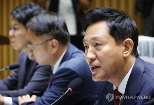 오세훈, <b>상암 잔디</b> 부실 <b>논란</b>에 "폭염 탓에 더 심하게 훼손…예산 많이...