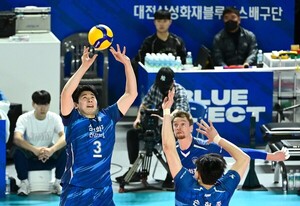 남자배구 <b>삼성화재</b>, 삼각편대 활약에 한전 완파...<b>3연패 탈출</b>
