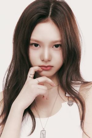 '<b>아이랜드2</b>' <b>링링</b>, 린브랜딩 글로벌 <b>걸그룹</b> 멤버 합류...새 프로필 공개