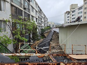 <b>남양주</b> 소재 <b>아파트</b>, 지상 주차장 <b>옹벽 붕괴</b>…주민 120명 대피
