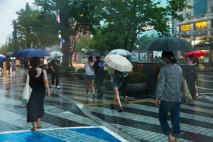 [내일 <b>날씨</b>] 목요일 서울·경기 등 내륙 곳곳 소나기…낮 최고 24~32도