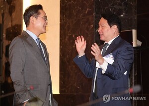 이재용, 2분기 <b>주식</b>평가액 28조원 <b>증가</b>…최태원 첫 '10조 클럽'