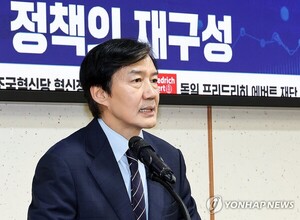 조국 "'<b>장르만 여의도</b>' 민혁당 사형 운운하며 웃어…사과문 하나로 안 ...
