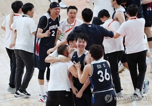 母<b>성정아</b> 이어 AG <b>농구</b> 금메달…이현중 펑펑 울었다