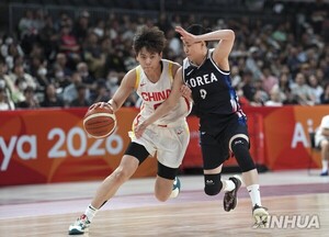 한국 <b>여자농구</b>, <b>중국 격파</b>하고 결승행…은메달 확보
